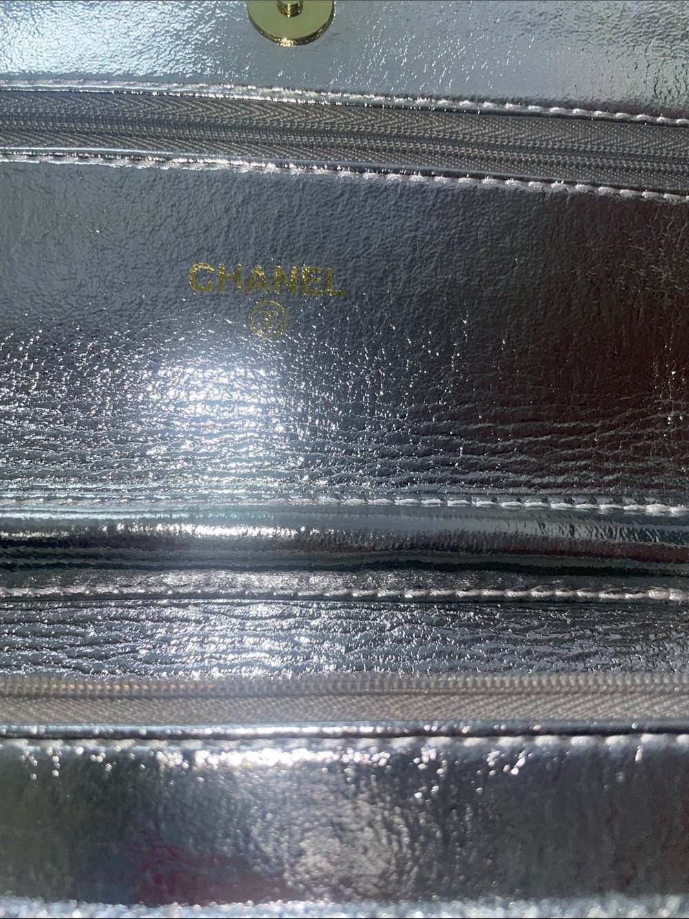 😍🔥 Chanel Metallic Silver & Gold OR red Quilted Crossbody Bag. Vegan leather - Picture 10 of 14
